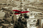 Grafik, die den Standort der durch die Wucht der Explosion aus Reaktor 4 ausgesto&szlig;enen Tr&uuml;mmer auf dem Dach der Tschernobyl-Einheit 3 nach der Katastrophe zeigt