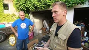 Vor Otto (re.) liegt eine schwere Aufgabe, denn wenn es nach Carsten geht, soll alles zum Einkaufspreis wieder verkauft werden. Au&szlig;erdem will der ehemalige Barbesitzer am liebsten gar nichts wegschmei&szlig;en.