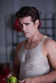 Kaum zieht ein attraktiver Fremder in das Nachbarhaus, da verschwinden spurlos etliche Menschen. F&uuml;r den rundum zufriedenen Charley gibt's ein b&ouml;ses Erwachen, als er herausfindet, dass der neue Nachbar (Colin Farrell) ein eiskalt mordender Vampir ist ...