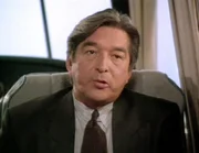 Der Anwalt Peter Henderson (Graham Greene), ein Indianer, setzt sich für die Gebietsansprüche seines Stammes ein. Der Anwalt Peter Henderson (Graham Greene), ein Indianer, setzt sich für die Gebietsansprüche seines Stammes ein.