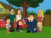 Jared (2.v.l.), Lisa (3.v.l.), Johnny (m.), Stan (3.v.r.), Francine (r.)