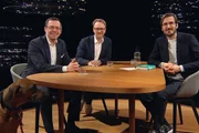 v.li.: Tobias Reichmuth, Unternehmer, und Thomas Schulz, Journalist und Autor, mit Moderator Yves Bossart v.li.: Tobias Reichmuth, Unternehmer, und Thomas Schulz, Journalist und Autor, mit Moderator Yves Bossart