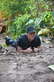 Bei seinem neusten Fall soll Michael (Jeffrey Donovan) Informationen über einen schwerreichen und skrupellosen Auftraggeber beschaffen. Eine erste Spur führt ihn zunächst in den Dschungel, wo einst ein Waffenlieferant Zuflucht vor dem Gesetz gefunden hat. Bei seinem neusten Fall soll Michael (Jeffrey Donovan) Informationen über einen schwerreichen und skrupellosen Auftraggeber beschaffen. Eine erste Spur führt ihn zunächst in den Dschungel, wo einst ein Waffenlieferant Zuflucht vor dem Gesetz gefunden hat.