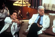 Dr. Jack Stewart (Scott Baio, l.); Dr. Mark Sloan (Dick Van Dyke, r.)