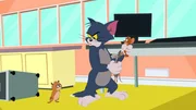 Als die Wirkung nachlässt, kann Tom es doch noch mit Jerry und der Ratte aufnehmen. Als die Wirkung nachlässt, kann Tom es doch noch mit Jerry und der Ratte aufnehmen.