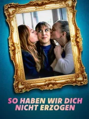 Key Visual/Cover mit Typo zu "So haben wir dich nicht erzogen". Von links: Balbina Augustin (Brigitte Hobmeier), Hedwig Schaller (Alina Schaller) und Inka Schaller (Gerti Drasl).
