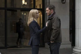 Anne (Michelle Williams) beendet ihre Beziehung zu Eddie (Tom Hardy).
