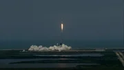 Falcon 9-Rakete w&auml;hrend des Flugs.