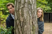 Rainer (Thomas Heinze) und Eva (Lisa Martinek) beobachten das Versteck der mutma&szlig;lichen Entf&uuml;hrer.