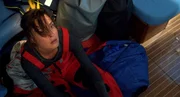 Rike (Susanne Wolff) sticht alleine mit ihrem Segelboot in See. Ziel ist dabei die Atlantikinsel Ascension Island. Ihr Urlaub ist j&auml;h beendet, als sie sich nach einem Sturm mitten auf hoher See in unmittelbarer Nachbarschaft eines &uuml;berladenen, havarierten Fischerbootes wiederfindet. Rund hundert Menschen drohen zu ertrinken. Rike folgt zun&auml;chst der g&auml;ngigen Rettungskette und fordert per Funk Unterst&uuml;tzung an. Als ihre Hilfsgesuche unbeantwortet bleiben, die Zeit dr&auml;ngt und sich eine Rettung durch Dritte als unwahrscheinlich herausstellt, trifft sie eine folgenschwere Entscheidung.