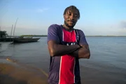 Petit Mpome Unterwasser Sandmining; Afrika von oben - Mensch Petit Mpome Unterwasser Sandmining; Afrika von oben - Mensch