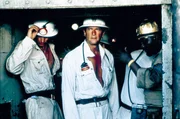 Rod Slater (Roger Moore, Mi.), der neue Gesch&auml;ftsf&uuml;hrer der Goldmine, wird von seinem Vorgesetzten Manfred Steyner zu einer &auml;u&szlig;erst riskanten Bohrung gedr&auml;ngt.