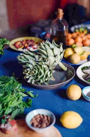 Gem&uuml;se, Getreide, N&uuml;sse, H&uuml;lsenfr&uuml;chte, Obst und nur wenig tierische Produkte: Die Mittelmeerk&uuml;che gilt als eine der ges&uuml;ndesten Ern&auml;hrungsformen weltweit.