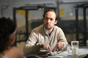 Statt zu trainieren, bestellt Max (Felix Knopp, r.) sich sein Mittagessen ins Fitnessstudio und ist &uuml;berrascht, als Nancy (Helen Woigk, l.) ihn deshalb zur Rede stellt.
