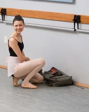 Nikki Hahn (Gina).