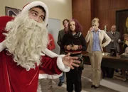 V.l.: Beat Marti als Adrian Furrer, Gina Durler als Chick, Stephanie Japp als Verena Probst, Christoph Sommer als Dr. Wilhelm Wehrli, Sybille Courvoisier als Theres B&uuml;tikofer, Trudi Roth als Adele Wehrli.