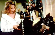 Faye Dunaway (Lauren Staton). Faye Dunaway (Lauren Staton).