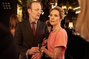 Pepe Benning (Peter Jordan) und Eva (Lisa Martinek) in der ZDF-Kom&ouml;die &bdquo;Ein schrecklich reiches Paar&ldquo;.