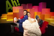 Tarkan und Clarissa beschäftigen sich dieses Mal mit dem Thema "Ab auf die Couch" Tarkan und Clarissa beschäftigen sich dieses Mal mit dem Thema "Ab auf die Couch"