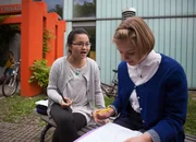 Mila (Ada L&uuml;er, r.) sucht nach einer BFF.