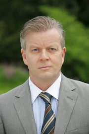 Michael Schiller (Norbert Seidler).