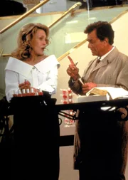 Faye Dunaway (Lauren Staton), Peter Falk (Lt. Columbo).