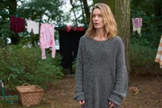 Eva (Lisa Martinek) kann kaum fassen, welch einfaches Leben ihre beiden Entf&uuml;hrer auf dem brandenburgischen Land f&uuml;hren.