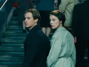 Tom Schilling (Kurt Barnert), Paula Beer (Ellie Seeband).