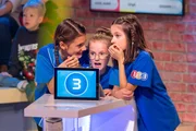 Das blaue Rateteam aus Waldbrunn/Deutschland ber&auml;t sich &uuml;ber die richtige Antwort auf eine der schwierigen Quizfragen.
