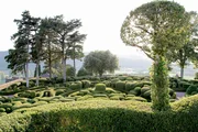 Die G&auml;rten von Marqueyssac befinden sich auf einem Felsvorsprung &uuml;ber dem Dordogne-Tal.