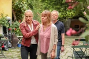 Gruppeninspektorin Penny Lanz spricht mit Ehepaar Pointner &uuml;ber die Entf&uuml;hrung ihres Sohnes Markus. (v.l.n.r.: Gruppeninspektorin Penny Lanz (Lilian Klebow), Lisa Pointner (Jaschka L&auml;mmert), Stefan Pointner (Wowo Habdank)).