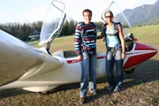 Willi mit Segelflugpilotin Katrin D&ouml;derer der Segelflugschule Unterw&ouml;ssen.