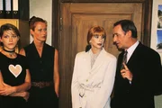Staatsanwältin Glaser (Britta Schmeling) und Oberstaatsanwalt Lotze (Henry van Lyck) im Gespräch mit Bianca (Gabi Gottschalk, li.) und ihrer Mutter Winnie (Ursela Monn, 2.v.re.). Bianca ist vergewaltigt worden und hat Anzeige erstattet. Staatsanwältin Glaser (Britta Schmeling) und Oberstaatsanwalt Lotze (Henry van Lyck) im Gespräch mit Bianca (Gabi Gottschalk, li.) und ihrer Mutter Winnie (Ursela Monn, 2.v.re.). Bianca ist vergewaltigt worden und hat Anzeige erstattet.