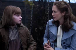 L - R: Janet Hodgson (Madison Wolfe), Lorraine Warren (Vera Farmiga)