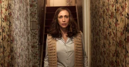 Lorraine Warren (Vera Farmiga)