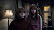 L-R: Janet Hodgson (Madison Wolfe) und Margaret Hodgson (Lauren Esposito)