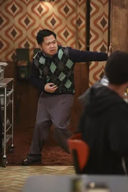 Han Lee (Matthew Moy) scheint die strikte Di&auml;t nicht allzu gut zu bekommen. Oder liegt es vielleicht doch am neuen Produkt von Max?