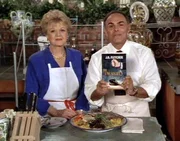 Jessica Fletcher (Angela Lansbury) wird als Gast in die Fernsehshow von Starkoch Bernardo Bonelli (John Saxon) eingeladen.
