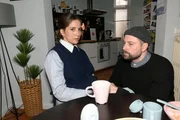 Laura (Chryssanthi Kavazi) &auml;u&szlig;ert John (Felix von Jascheroff) gegen&uuml;ber Zweifel, ob sie sich im Kampf gegen Zoe verrannt haben.