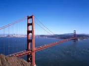 WDR5 SPIELART: Ein Trip &uuml;ber den gro&szlig;en Teich, ohne l&auml;stige Einreisekontrollen, eine Kaffeefahrt quer durch die Vereinigten Staaten. Bill Bryson entf&uuml;hrt Sie nach Georgia, Oscar Hijuelos stellt Ihnen die Latino-Welt New Yorks vor und Armistad Maupin leuchtet einige Ecken von San Francisco aus. (Foto: Golden Gate Bridge)