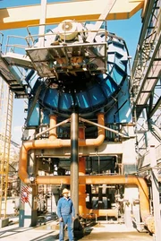 This ice plant cools the underground temperature to create a bearable environment for the minors.