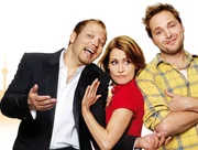 Die langj&auml;hrige Freundschaft zwischen dem erfolglosen Komiker Paul (Mario Barth, l.) und seinem Kumpel Hotte (Paul Panzer) wird auf eine harte Probe gestellt, als Paul auf der B&uuml;hne Privatgeschichten &uuml;ber Hotte und seine Freundin Susi (Anja Kling) zum Besten gibt.