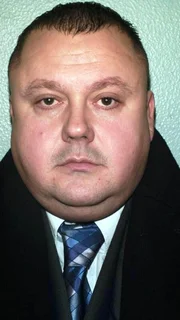 Levi Bellfield, der "Bus Stop Killer" gilt als der Täter in 3 Frauenmorden. In zwei weiteren Fällen galt er als dringend tatverdächtig. Levi Bellfield, der "Bus Stop Killer" gilt als der Täter in 3 Frauenmorden. In zwei weiteren Fällen galt er als dringend tatverdächtig.