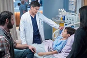 V.l.: Wallace Bertrand (Pasha Ebrahimi), Dr. Neil Melendez (Nicholas Gonzalez) und Eric Bertrand (Nicholas Johnny) V.l.: Wallace Bertrand (Pasha Ebrahimi), Dr. Neil Melendez (Nicholas Gonzalez) und Eric Bertrand (Nicholas Johnny)