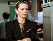 Lorna Thompson (Heidi Swedberg) macht sich Sorgen um ihr Restaurant. Seit einigen Wochen wird sie von einem Mafiosi bedroht.