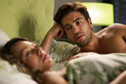 Eroll (Elyas M'Barek) und Connie (Cosma Shiva Hagen)