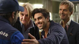 Der &uuml;bereifrige Facility Manager Aykut (Seran Cetinkaya, li.) hat die letzte Bastion der M&auml;nnlichkeit entdeckt und will sie r&auml;umen lassen... (Foto: Detlev Buck, Elyas M'Barek, Christoph Maria Herbst)