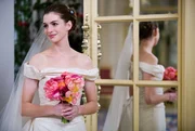Alles scheint f&uuml;r die Traumhochzeit perfekt, doch der Tag ist f&uuml;r Braut Emma (Anne Hathaway) noch nicht zu Ende...  +++ Die Verwendung des sendungsbezogenen Materials ist nur mit dem Hinweis und Verlinkung auf RTL+ gestattet. +++