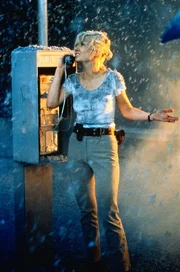 Seismologin Dr. Amy Barnes (Anne Heche) ist v&ouml;llig verzweifelt: Statt des ersehnten Regens, der die Flammen l&ouml;schen k&ouml;nnte, fallen Tonnen von Asche-Regen vom Himmel.