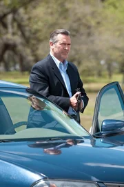 Sam Axe (Bruce Campbell)